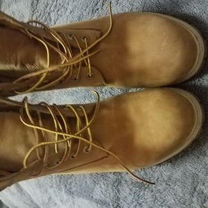 timberland boots 9 men excellent shape